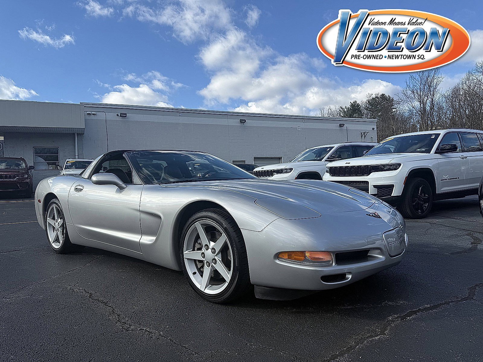 Used 2004 Chevrolet Corvette Coupe image 1