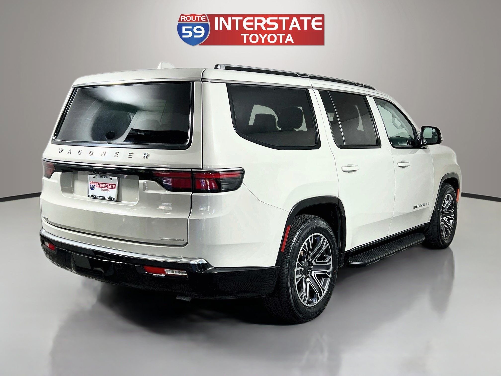 Used 2022 Jeep Wagoneer Series III w/ Rear Seat Video Group 1 AWD/4WD image 7
