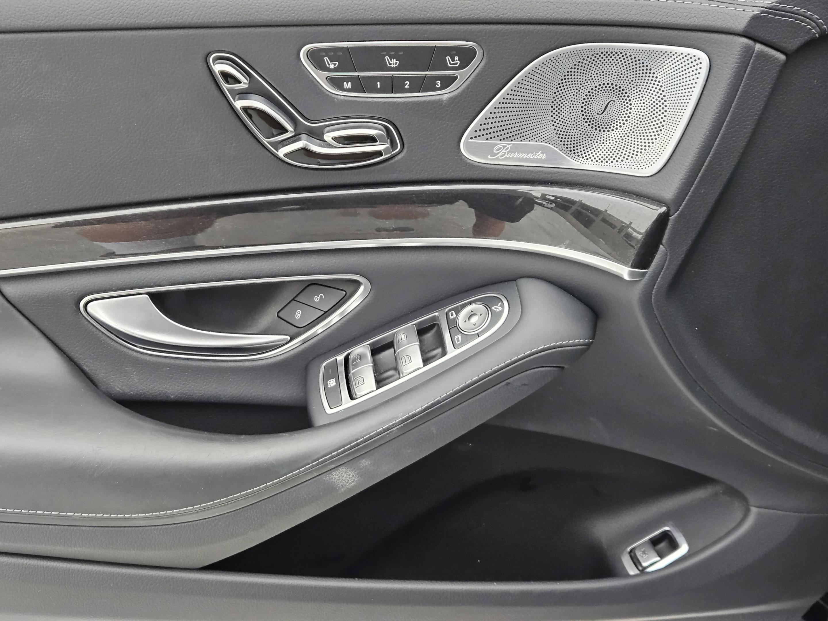 Used 2019 Mercedes-Benz S 560 Sedan image 23