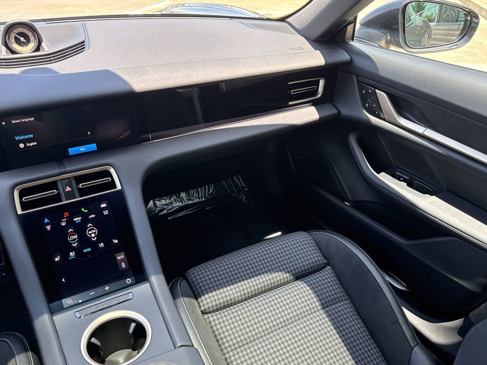 New 2025 Porsche Taycan 4S image 18