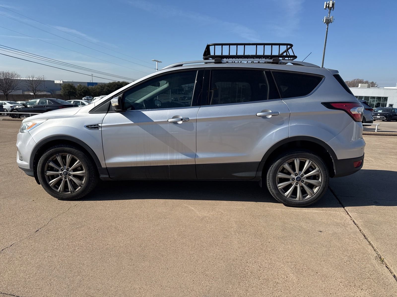 Used 2017 Ford Escape Titanium image 3