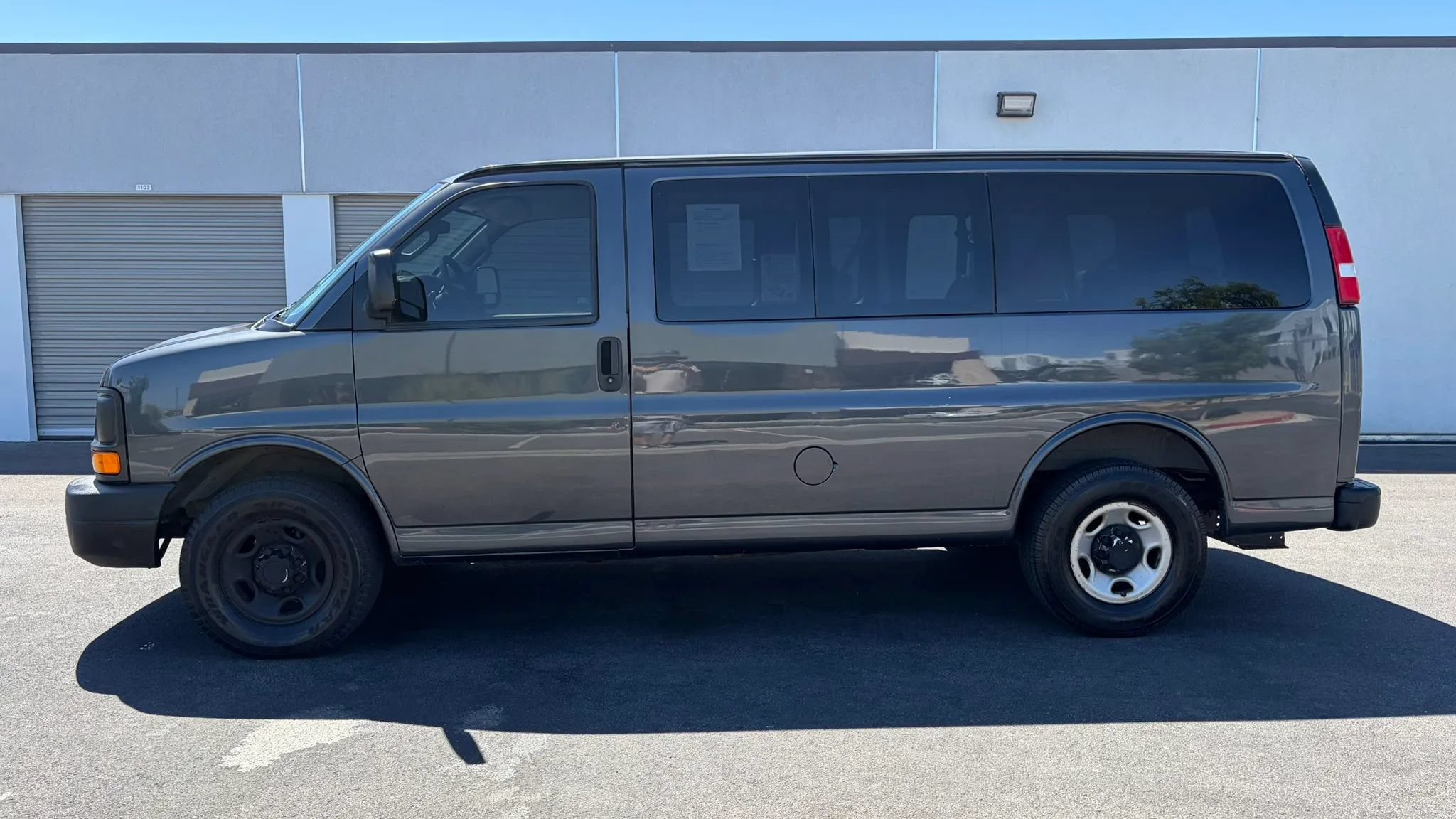 Used 2016 Chevrolet Express 2500 LS RWD image 2