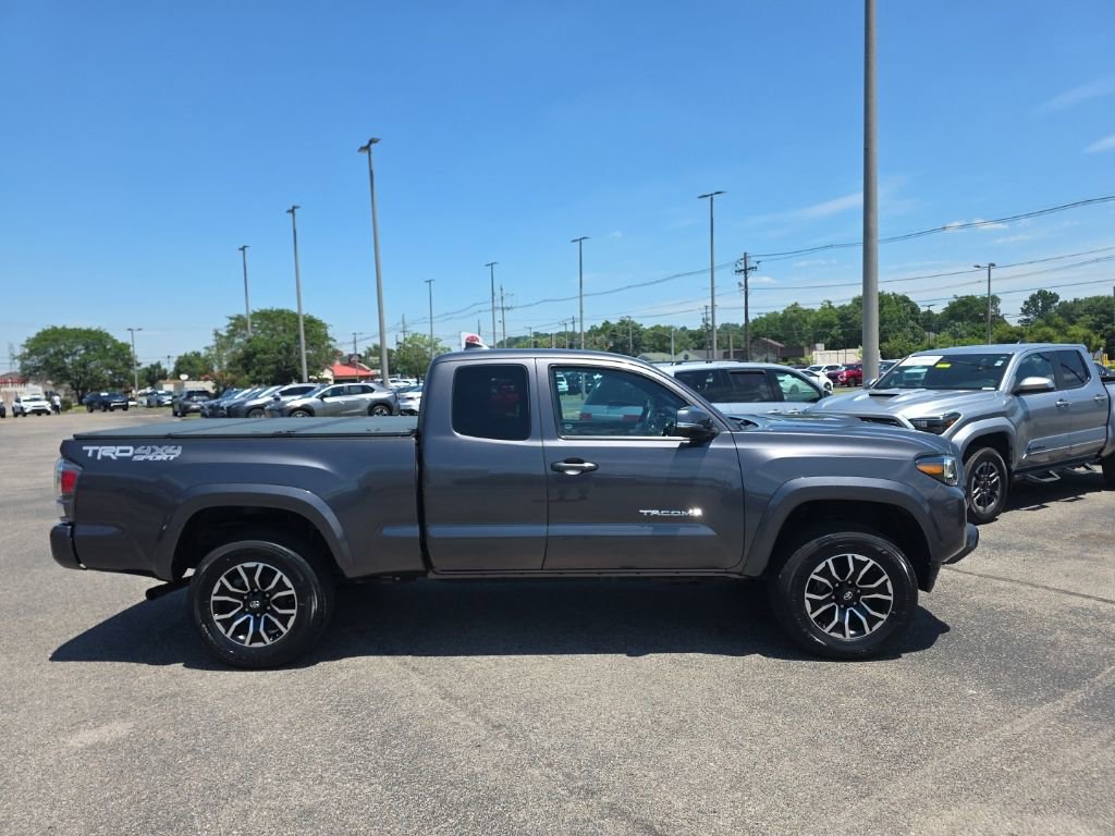 Used 2020 Toyota Tacoma TRD Sport w/ TRD Premium Sport Package AWD/4WD image 3