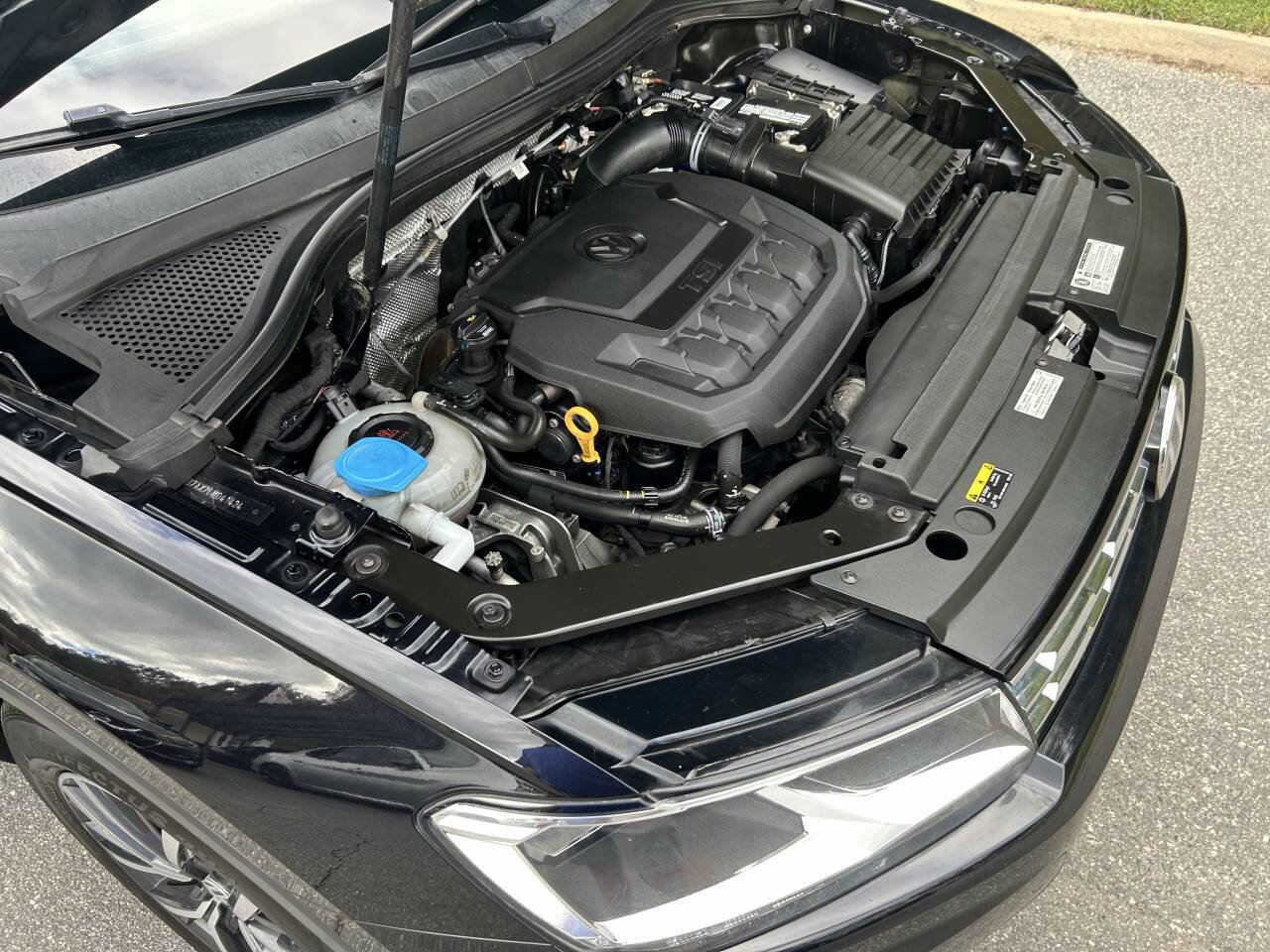 Used 2020 Volkswagen Tiguan SE w/ Panoramic Sunroof Package image 16