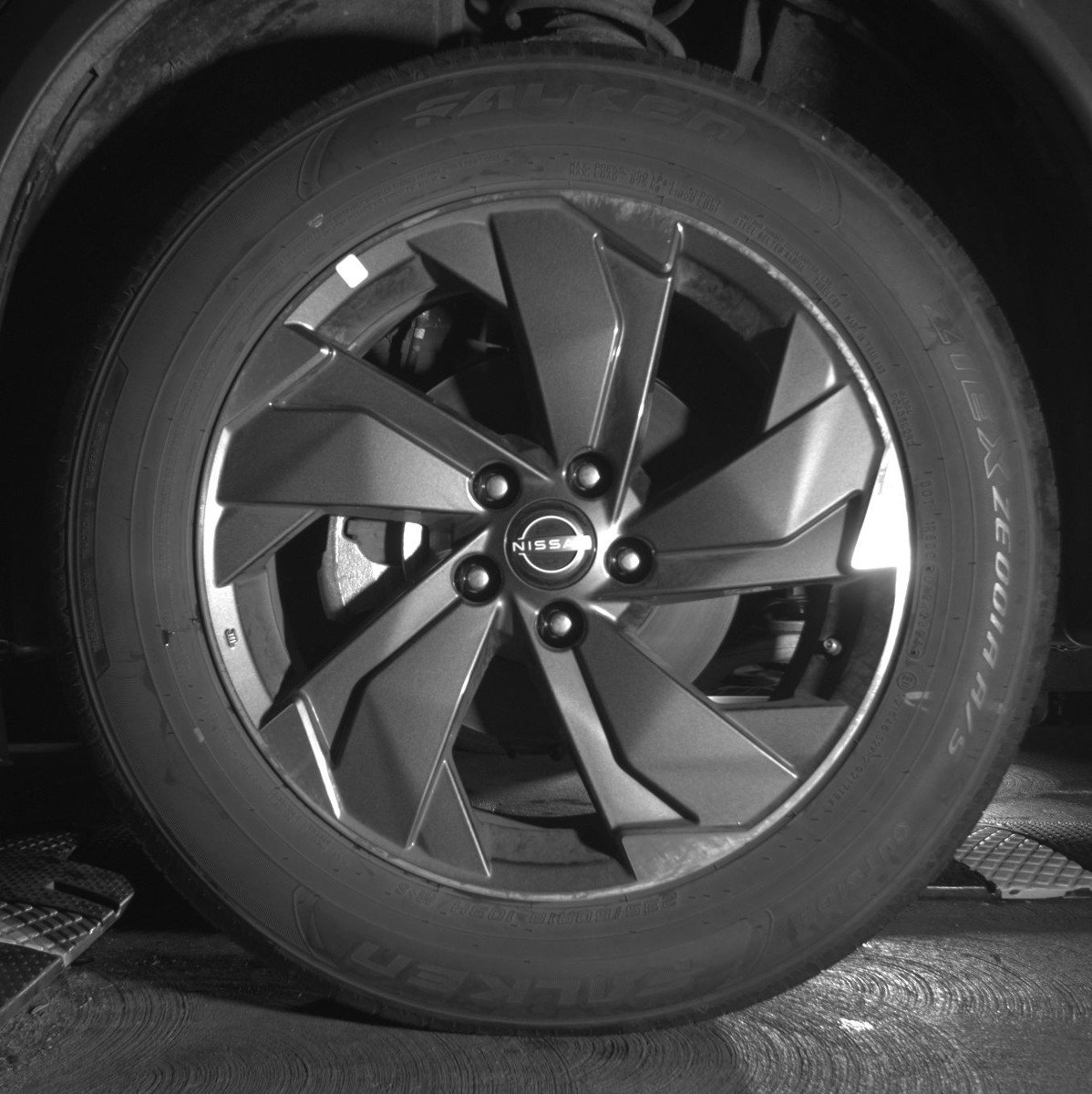 Used 2025 Nissan Rogue SV FWD image 12