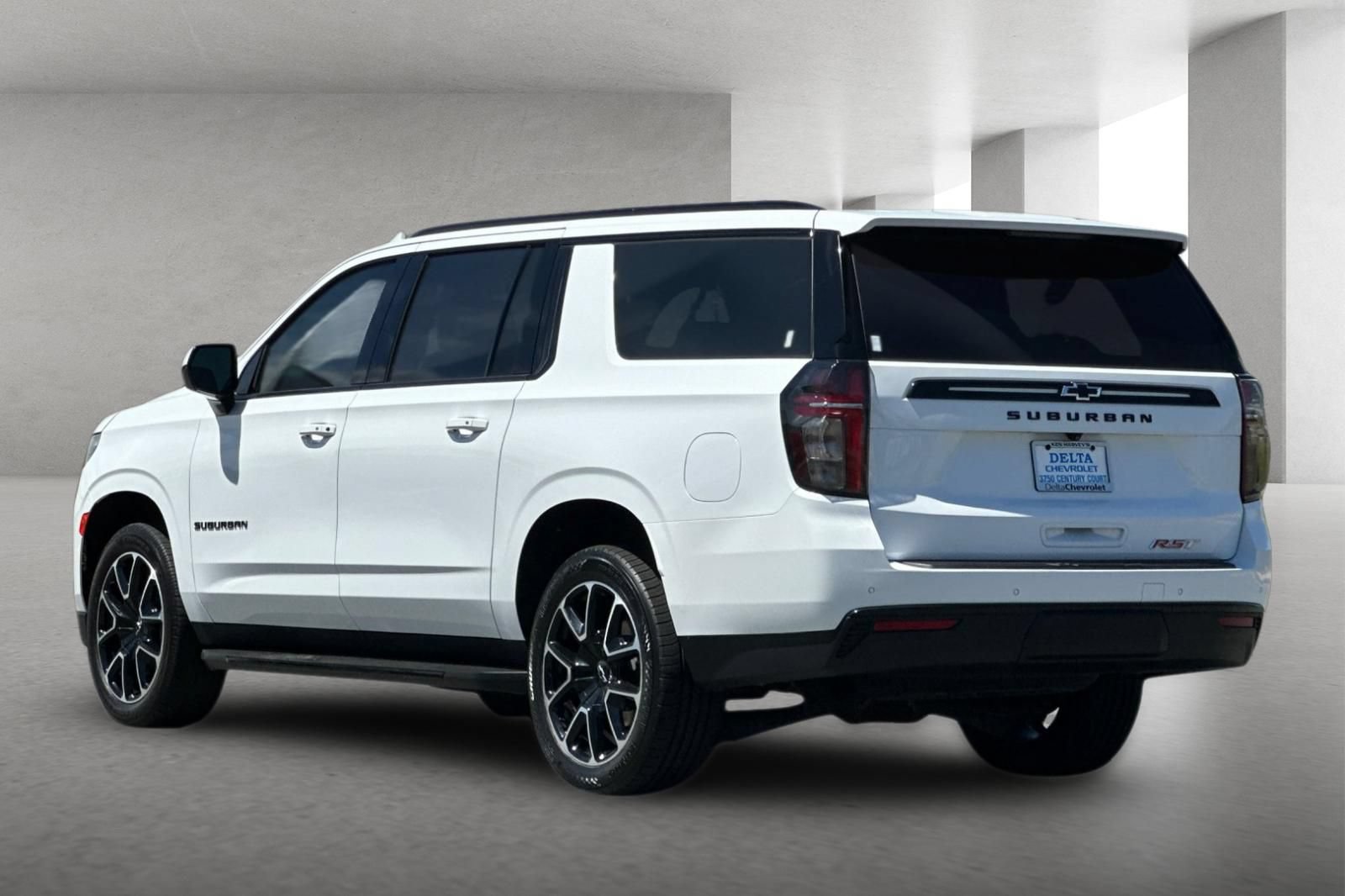 Used 2024 Chevrolet Suburban RST RWD image 6
