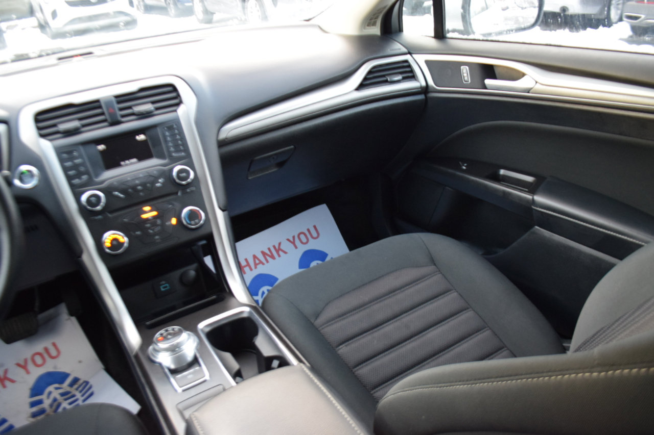 Used 2017 Ford Fusion SE image 12