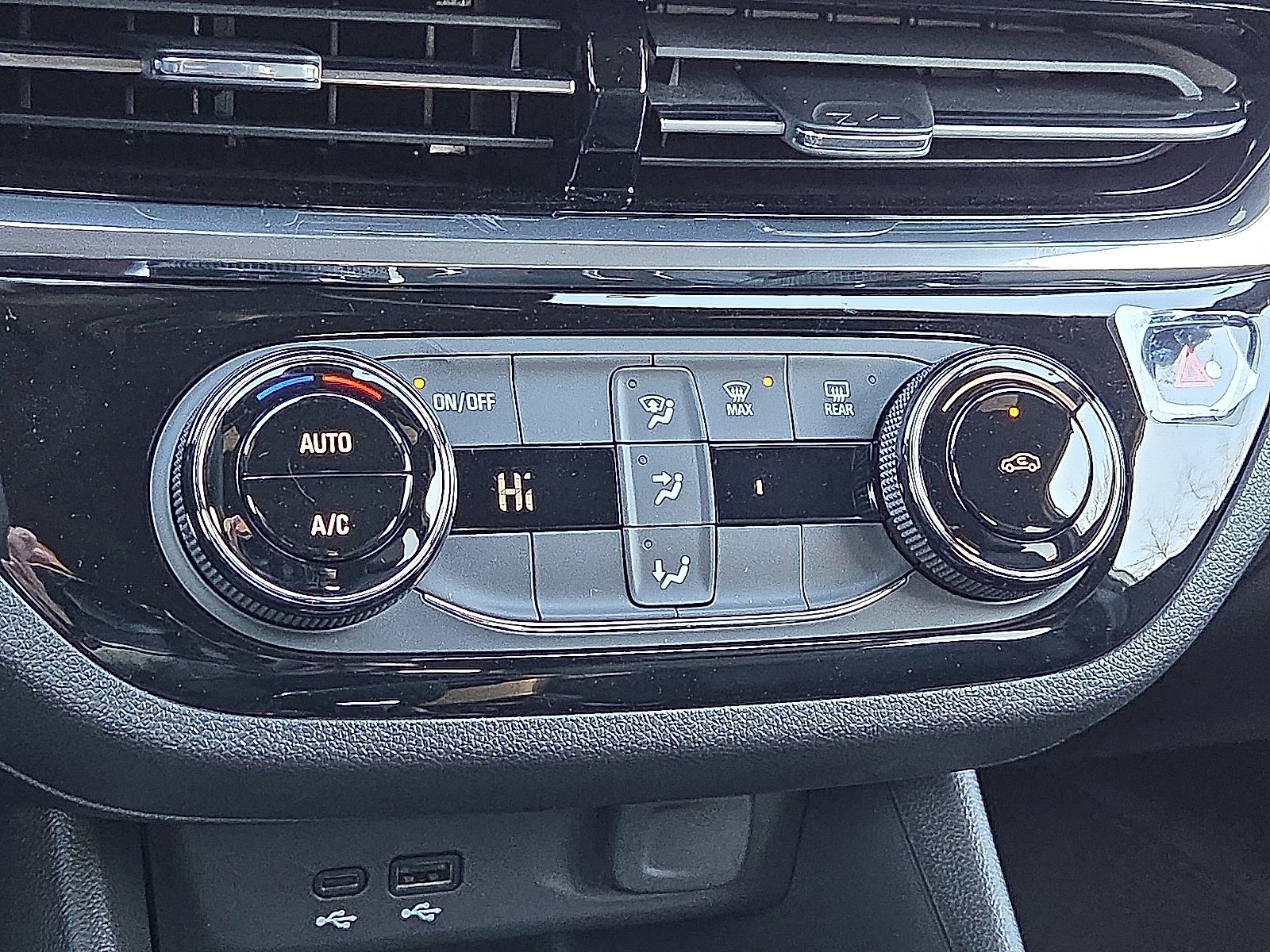 New 2026 Buick Envista Sport Touring image 18