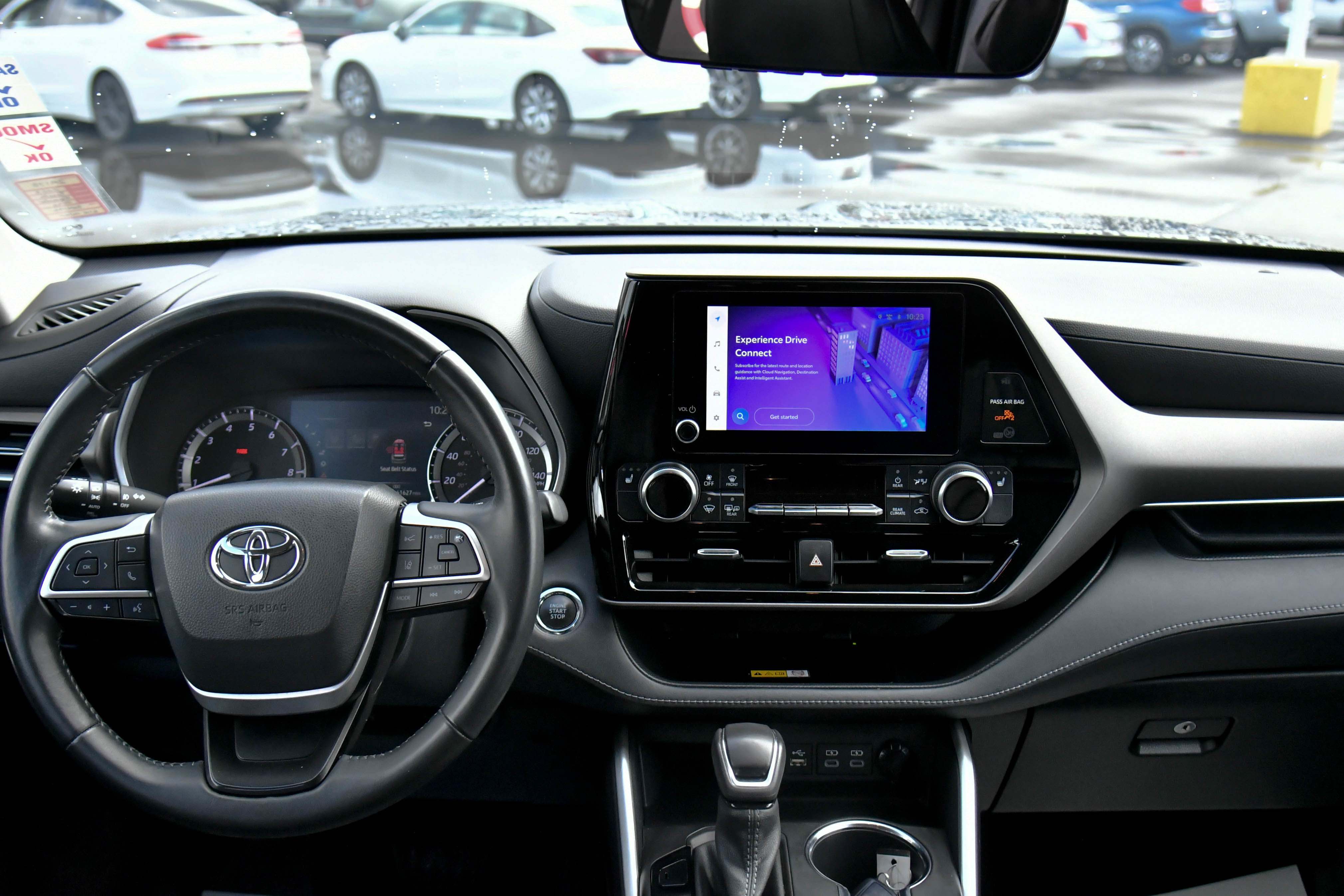 Used 2023 Toyota Highlander XLE AWD/4WD image 41
