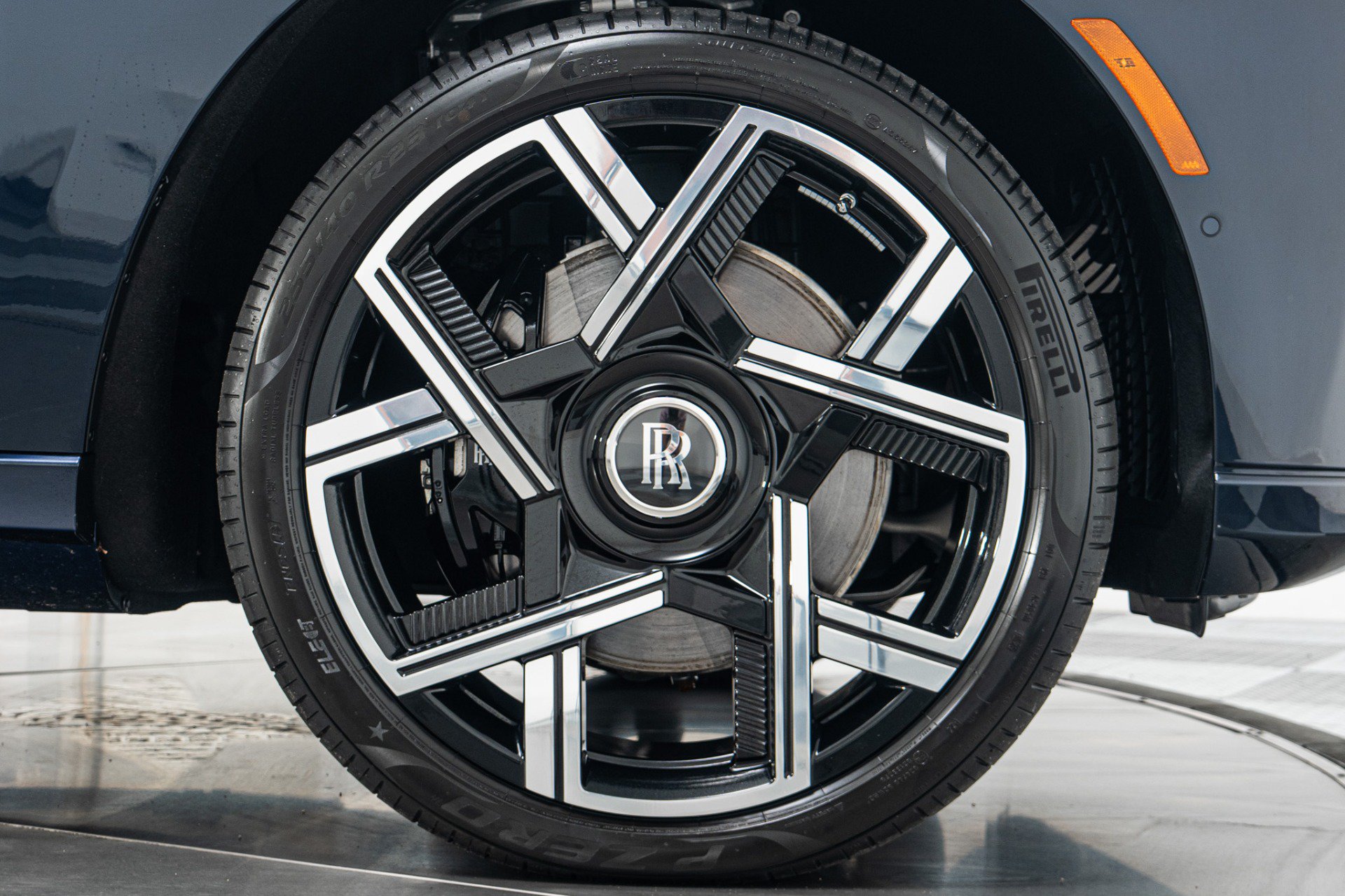 Used 2025 Rolls-Royce Cullinan Black Badge AWD/4WD image 57