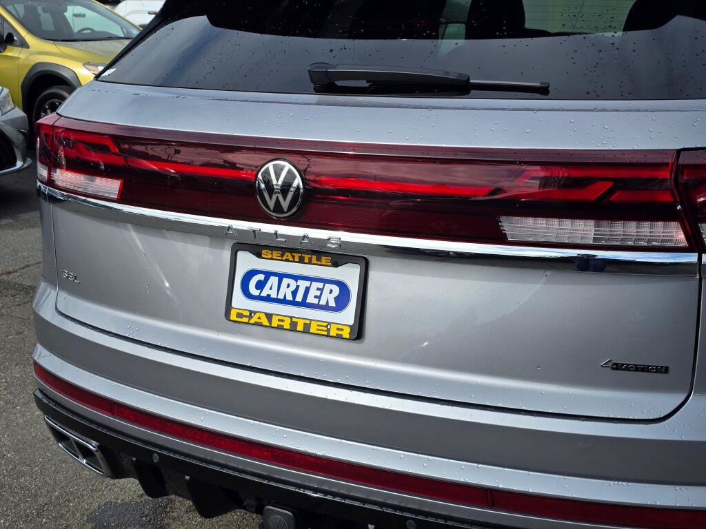 Used 2024 Volkswagen Atlas Cross Sport SEL R-Line AWD/4WD image 15
