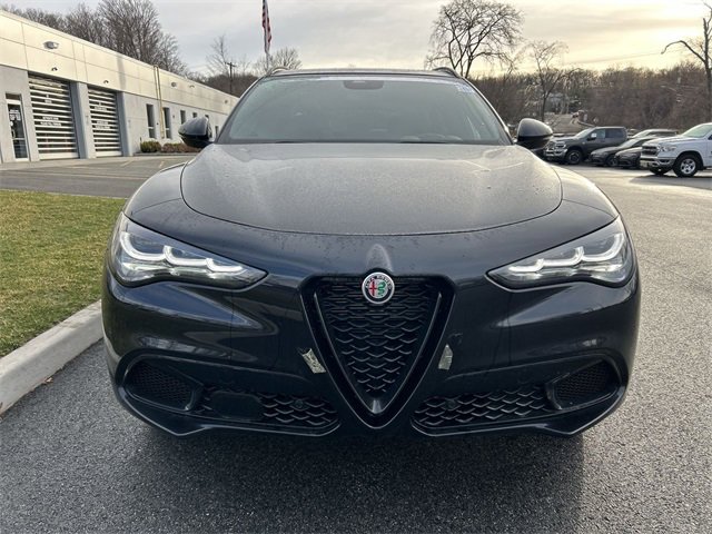 New 2025 Alfa Romeo Stelvio Sprint image 3