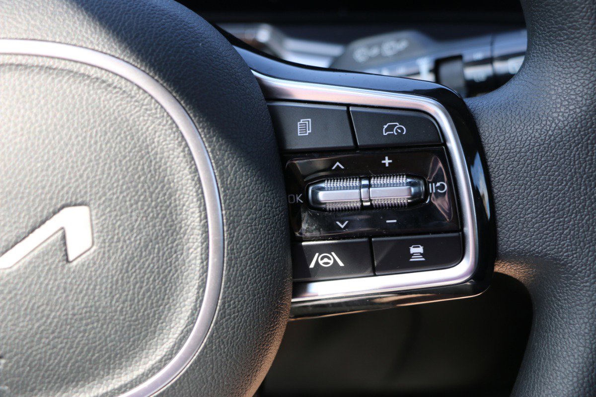 Used 2024 Kia Sorento LX image 18