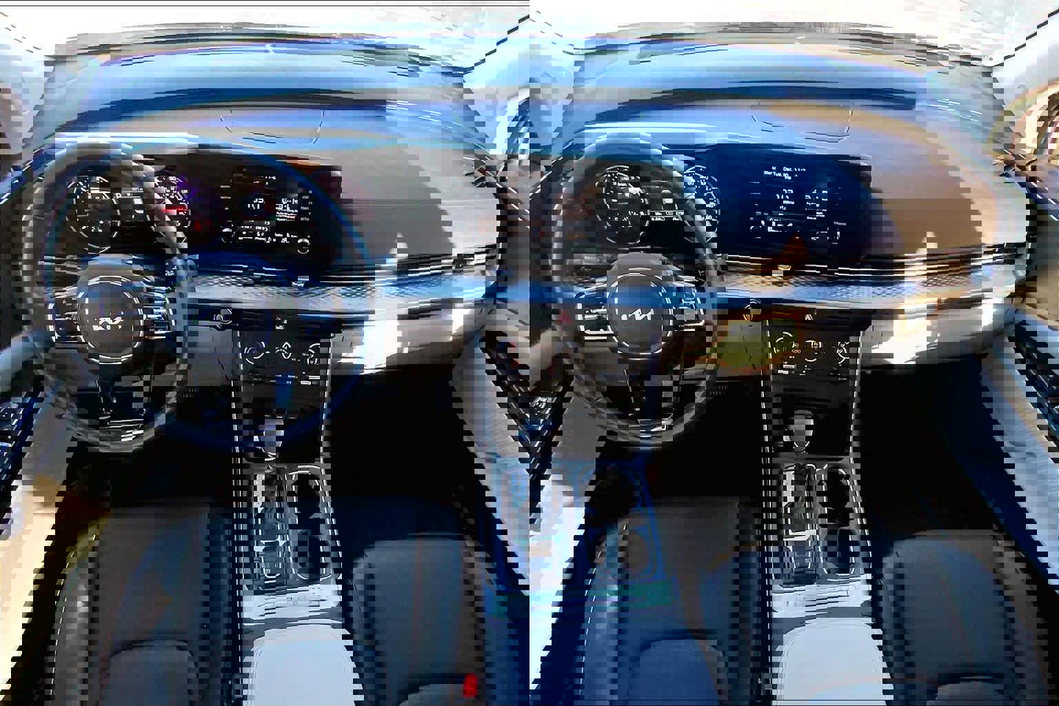 Used 2024 Kia Carnival LX image 13