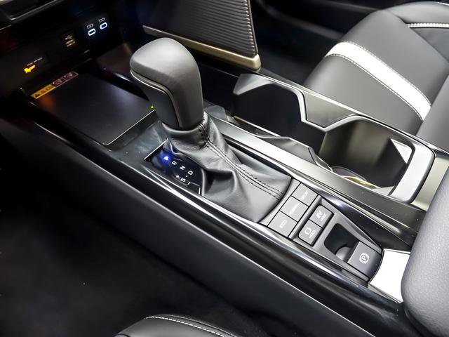 Used 2026 Toyota Camry SE image 19