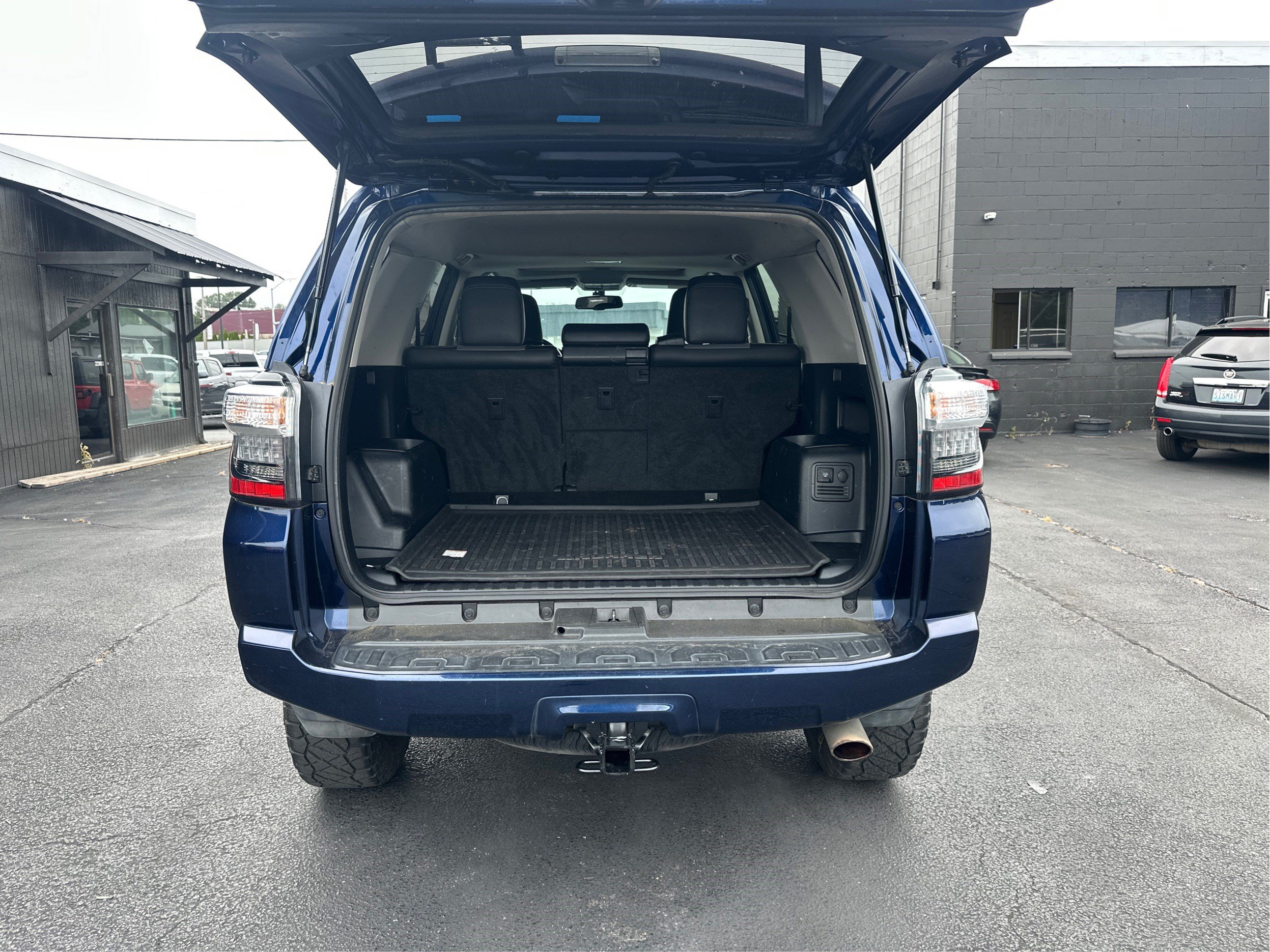 Used 2018 Toyota 4Runner SR5 Premium AWD/4WD image 11