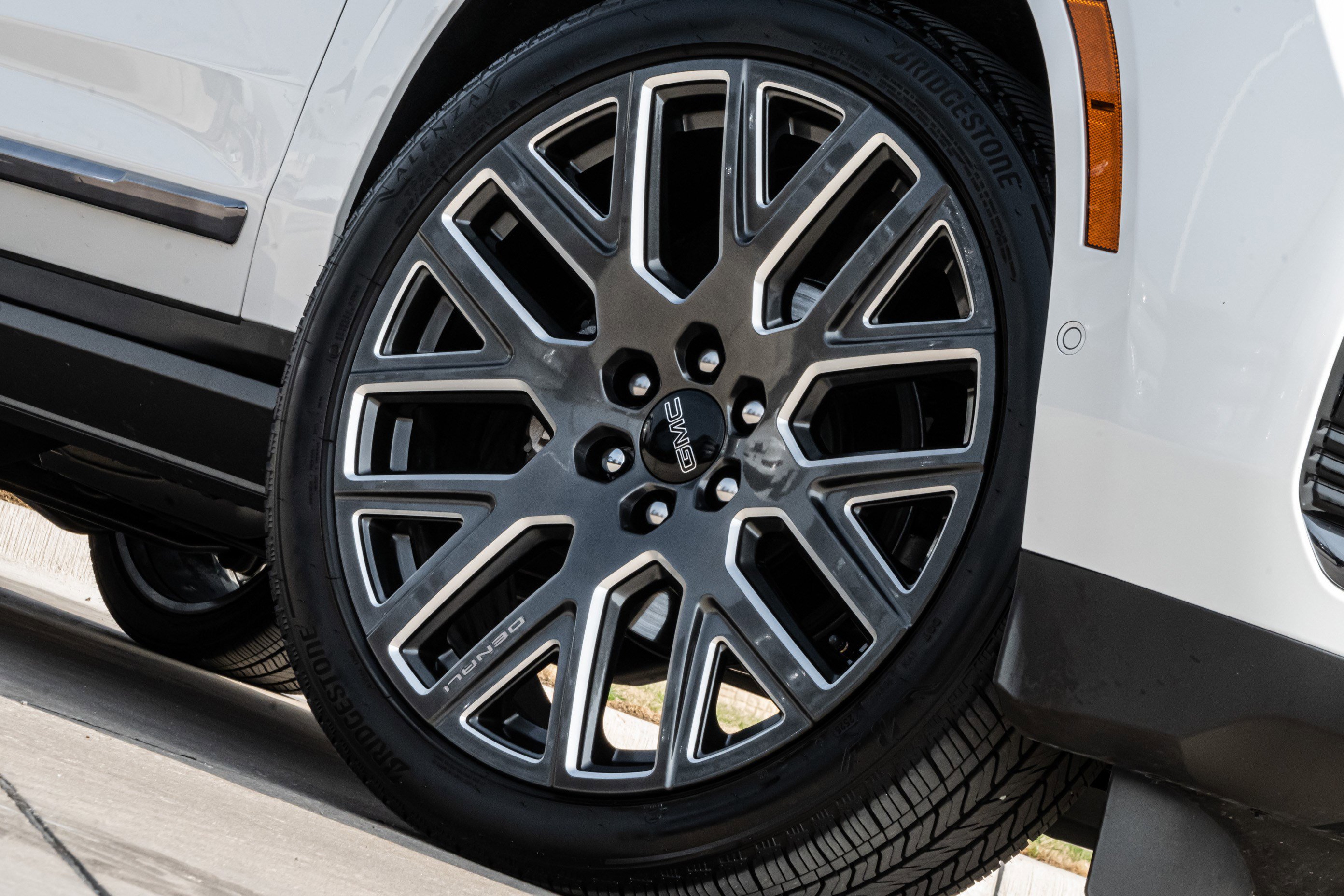 Used 2025 GMC Yukon Denali Ultimate image 8