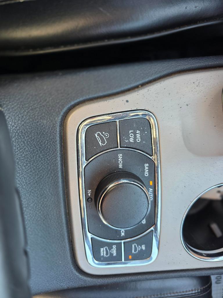 Used 2015 Jeep Grand Cherokee Overland w/ Advanced Technology Group image 19