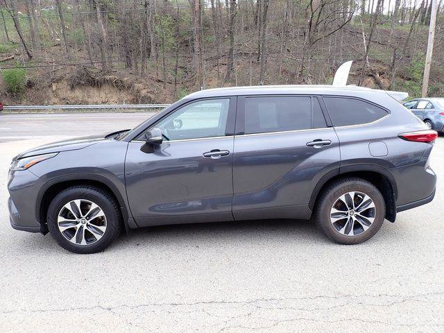 Certified 2021 Toyota Highlander XLE image 9