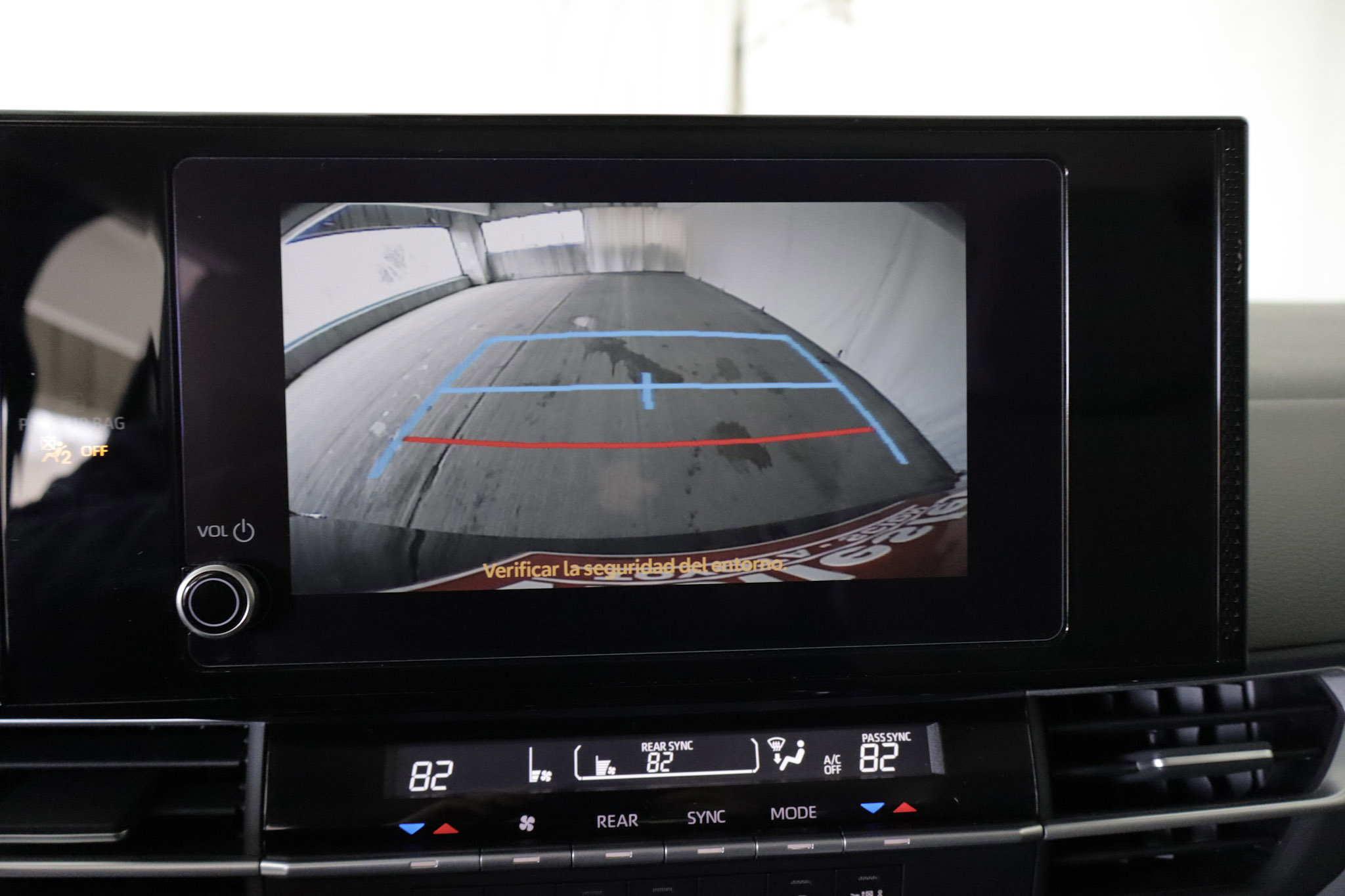 Used 2026 Toyota Sienna LE image 18