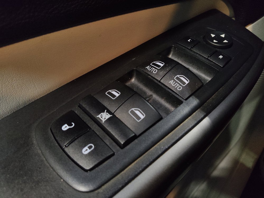 Used 2021 Jeep Cherokee Latitude Plus FWD image 27