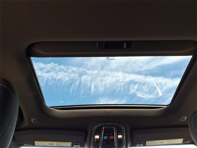 New 2025 Jeep Grand Cherokee L Laredo image 10