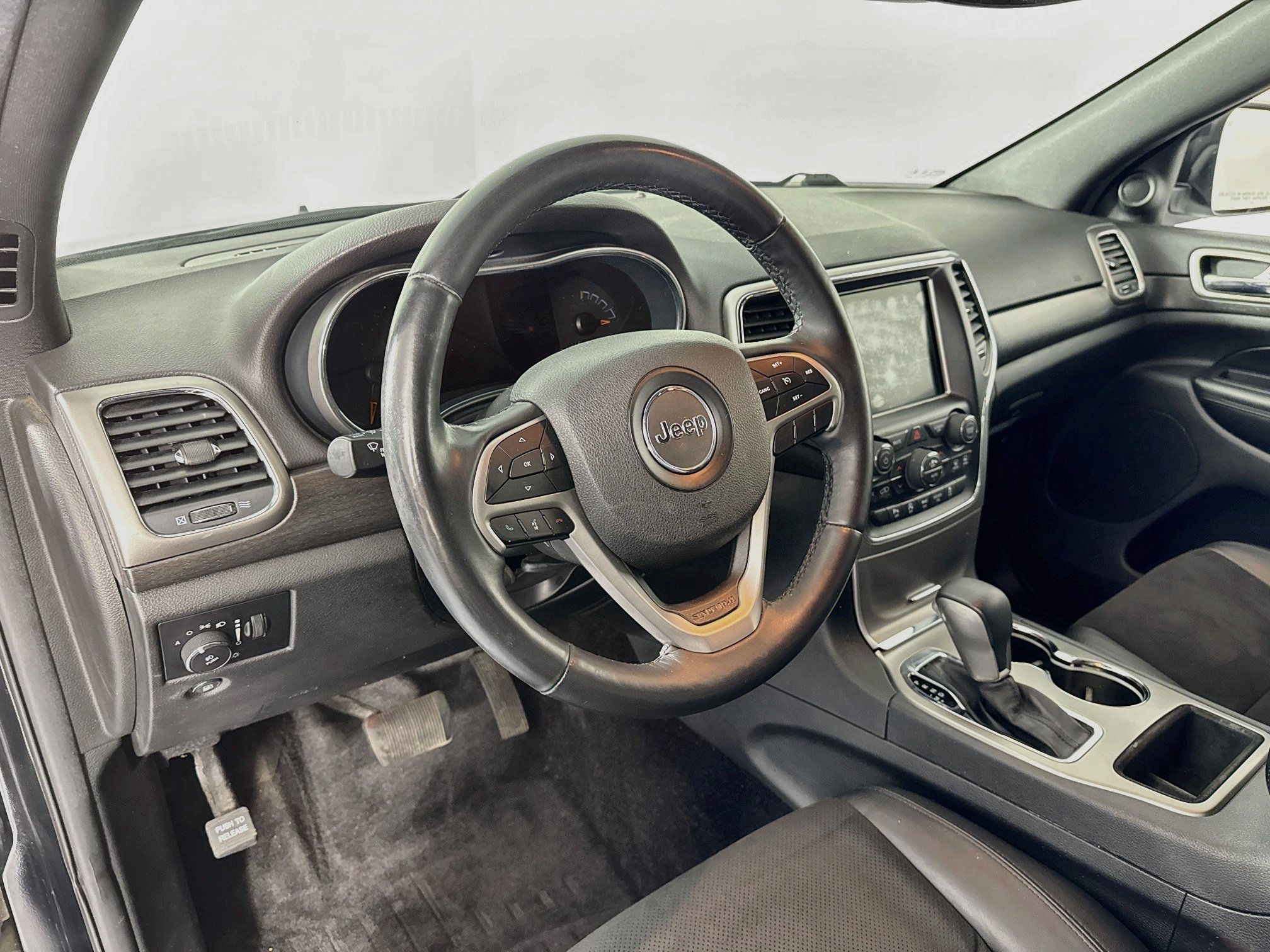 Used 2018 Jeep Grand Cherokee Altitude AWD/4WD image 9