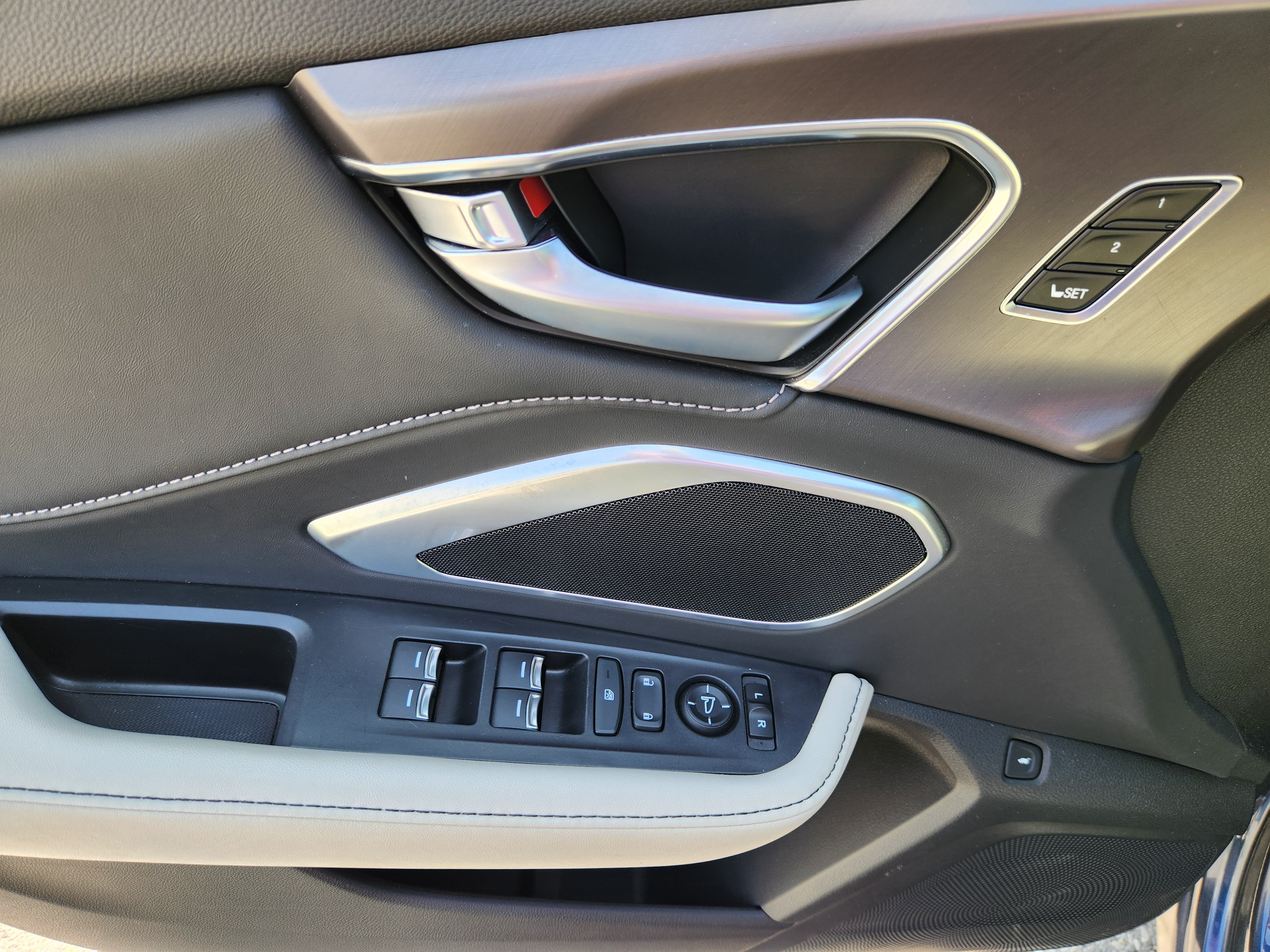 Certified 2025 Acura RDX SH-AWD image 17