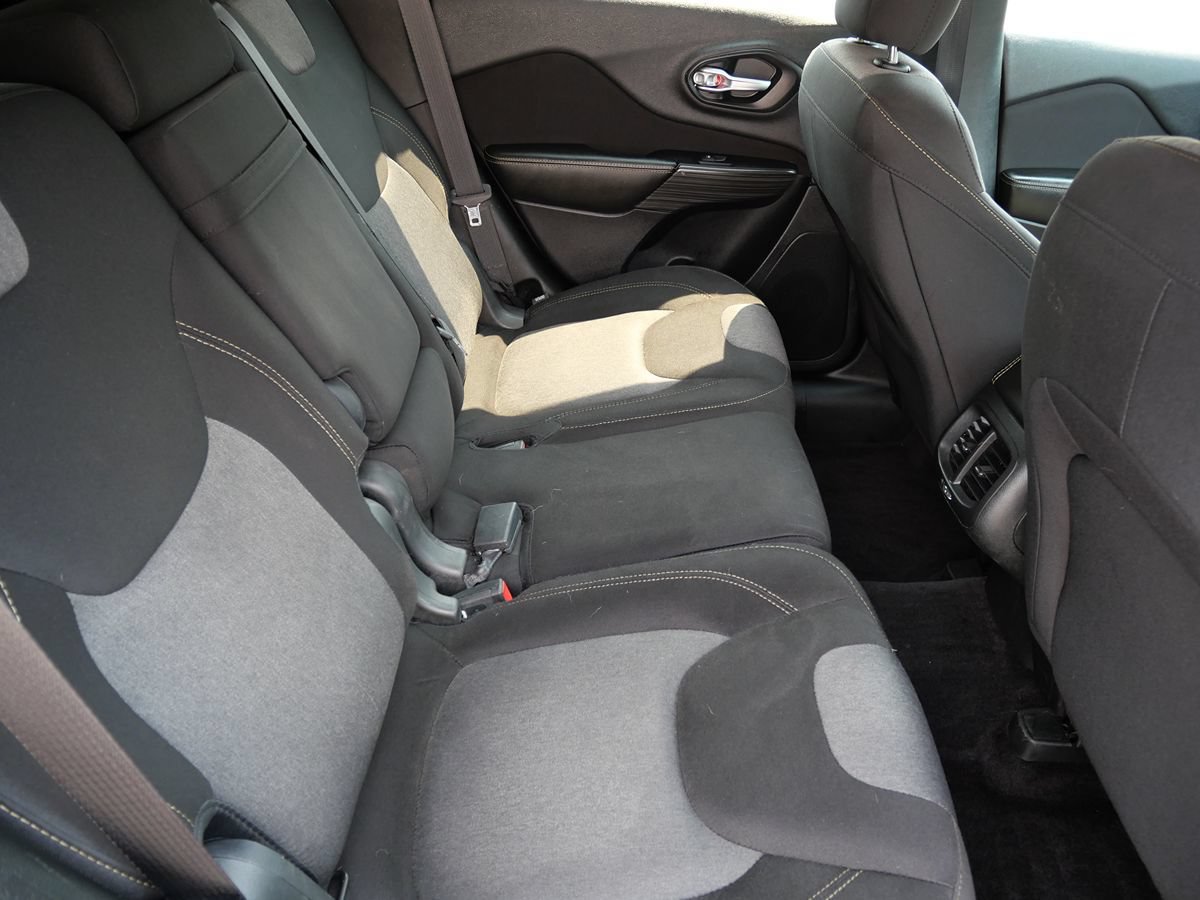 Used 2016 Jeep Cherokee Sport w/ Cold Weather Group AWD/4WD image 30