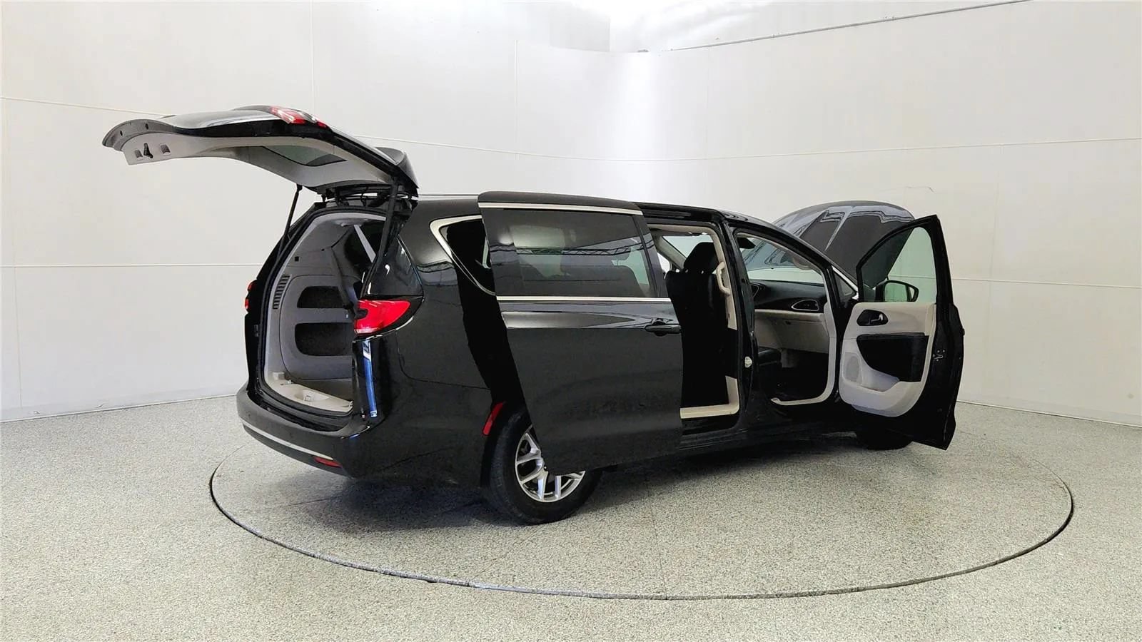 Used 2023 Chrysler Pacifica Touring-L FWD image 12