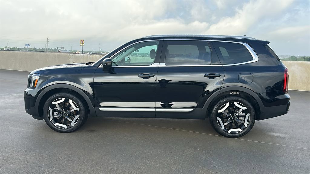 Used 2025 Kia Telluride S FWD image 10
