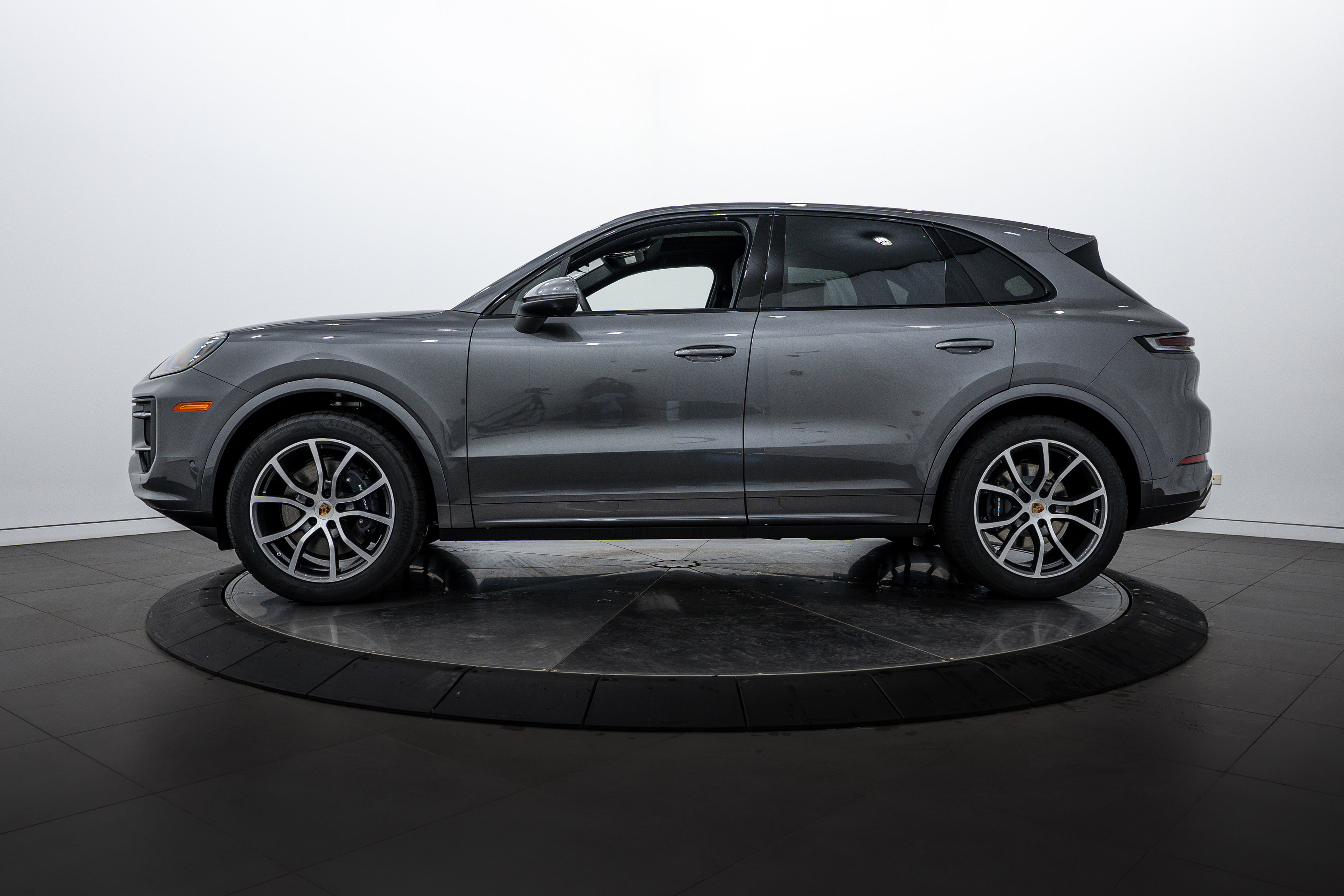New 2026 Porsche Cayenne image 2