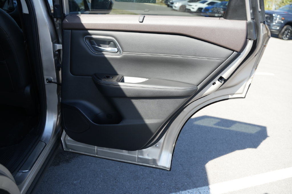 Used 2022 Nissan Rogue Platinum w/ Head-Up Display Package FWD image 25