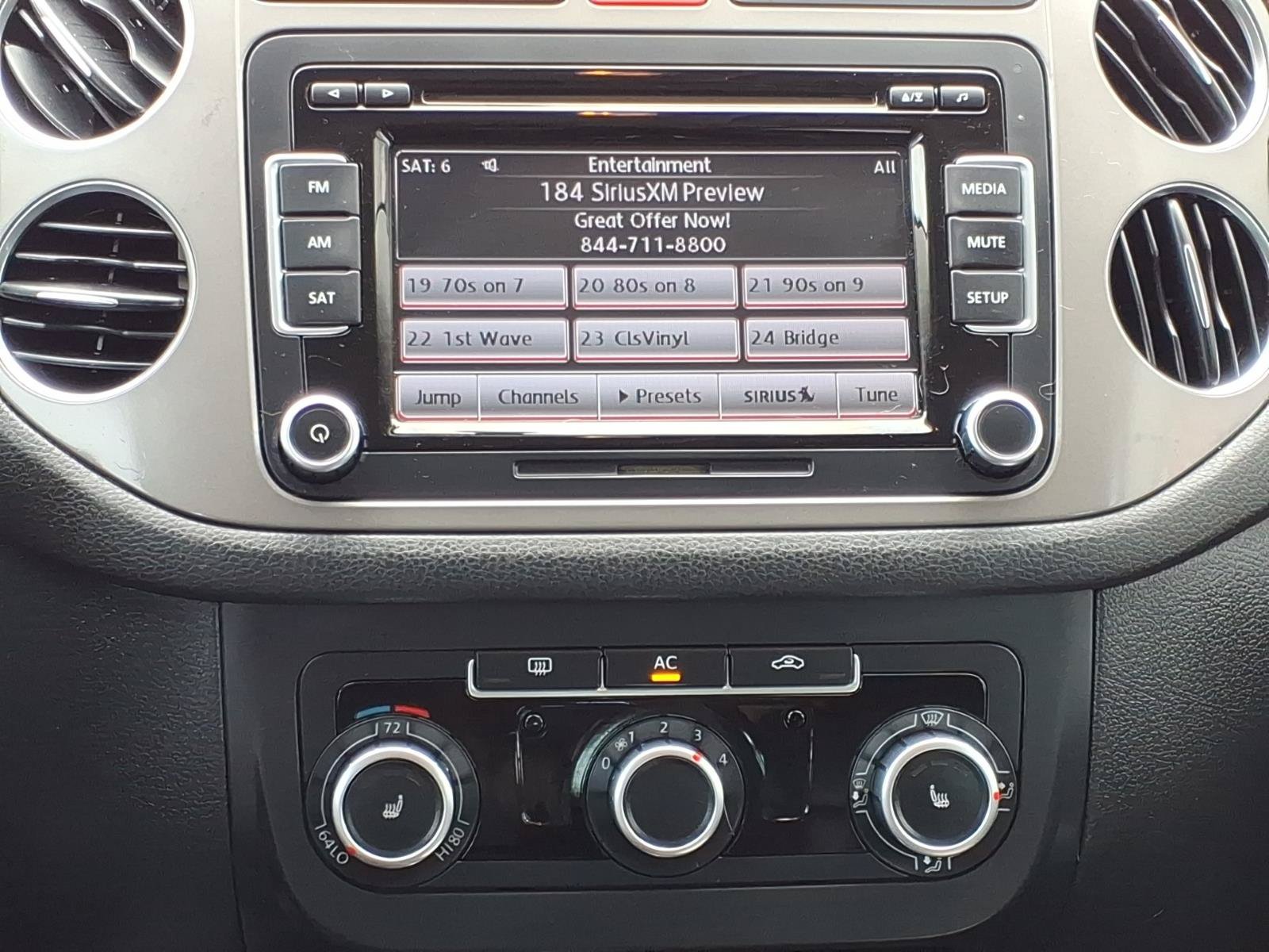 Used 2011 Volkswagen Tiguan SE FWD image 6