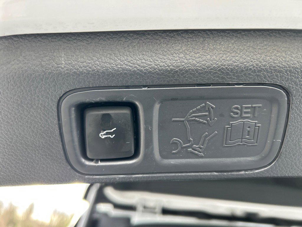 Used 2023 Ford Expedition Limited image 18