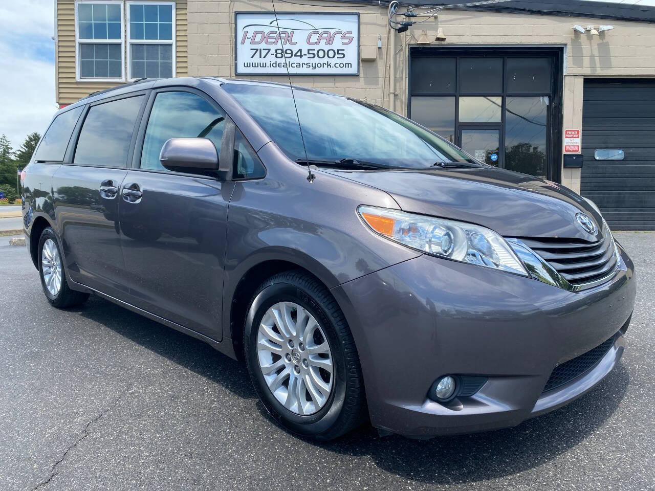Used 2013 Toyota Sienna XLE FWD image 40