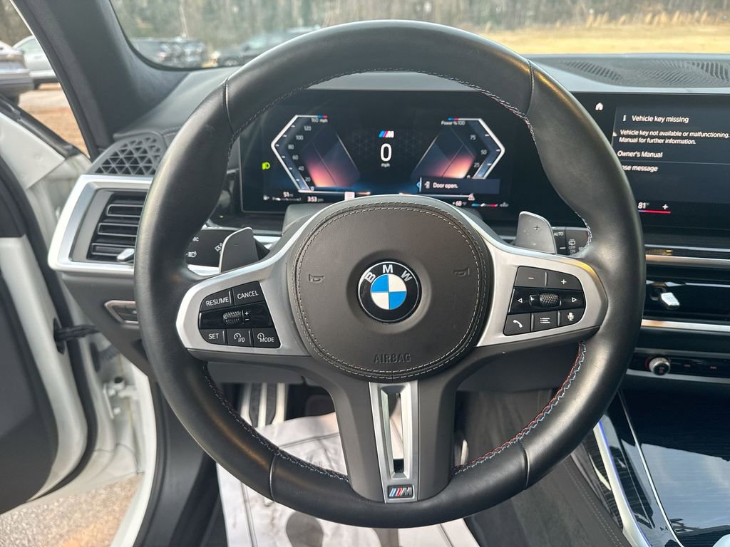 Used 2023 BMW X7 M60i image 16