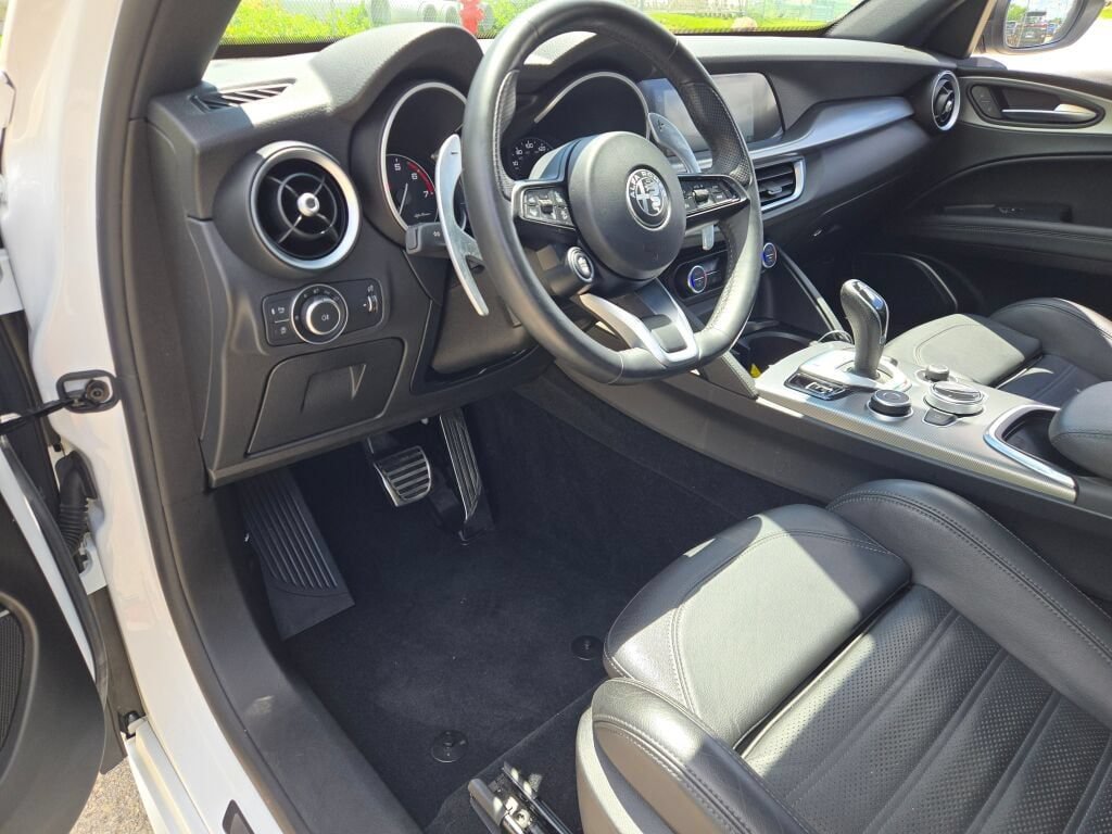Used 2022 Alfa Romeo Stelvio Veloce AWD/4WD image 22