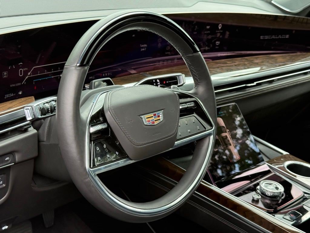 Certified 2025 Cadillac Escalade Premium Luxury Platinum w/ LPO, Floor Liner Package AWD/4WD image 18