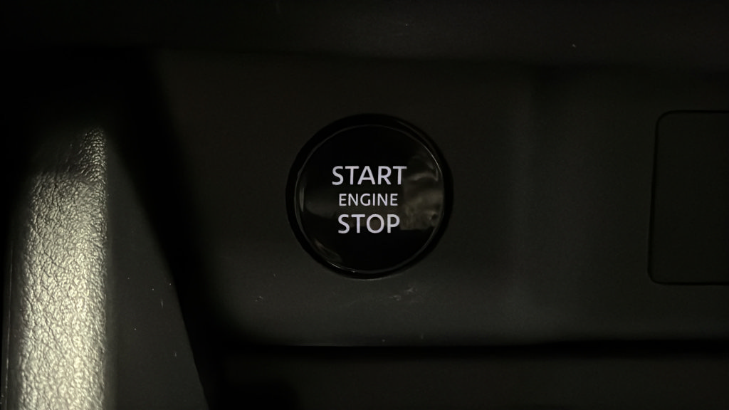 Used 2025 Nissan Rogue SL AWD/4WD image 34
