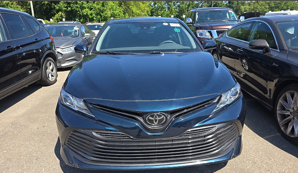 Used 2020 Toyota Camry LE FWD video 3