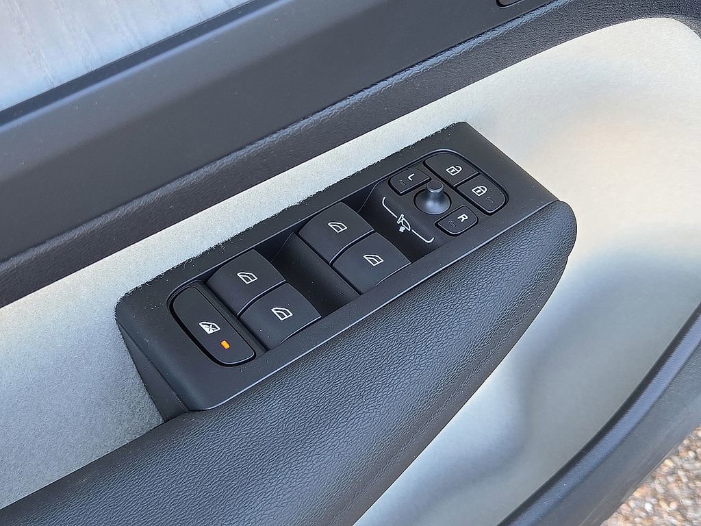 New 2026 Volvo XC40 B5 Plus w/ Protection Package Premier AWD/4WD image 21