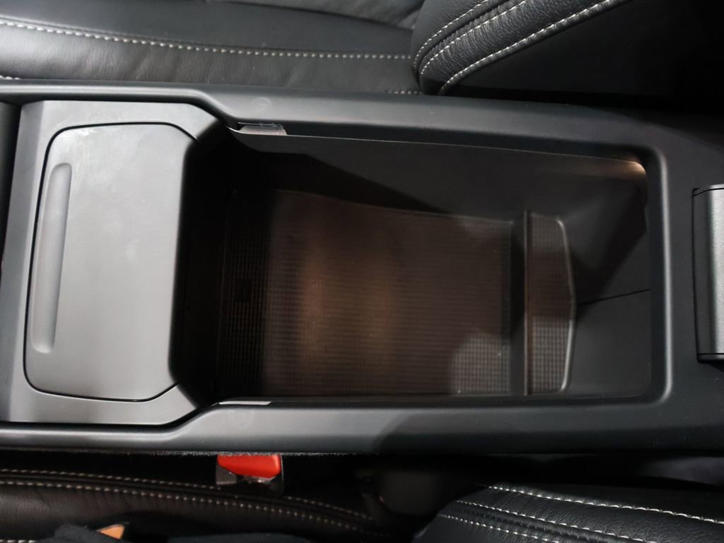 Used 2023 Volvo XC40 B5 Core image 33