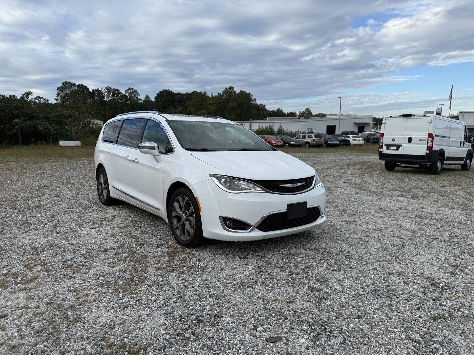 Used 2020 Chrysler Pacifica Limited w/ Tire & Wheel Group image 7