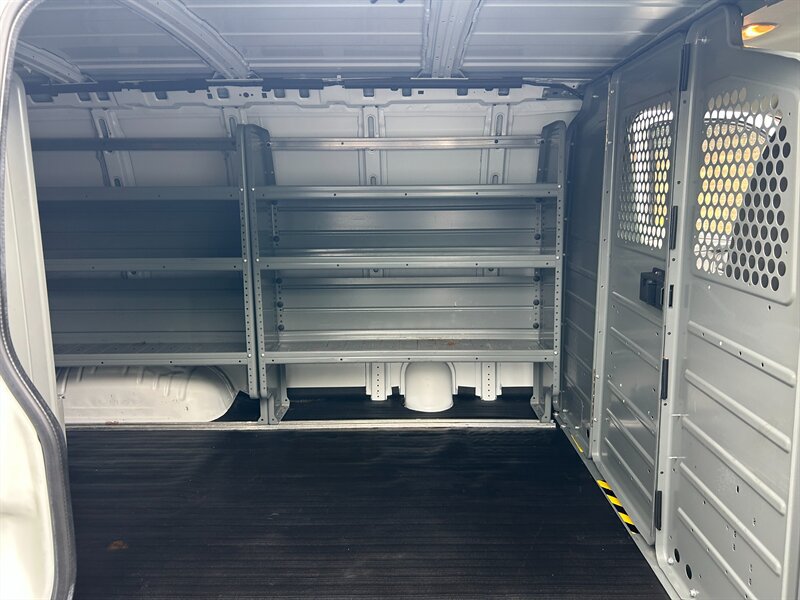 Used 2013 Chevrolet Express 2500 RWD image 12