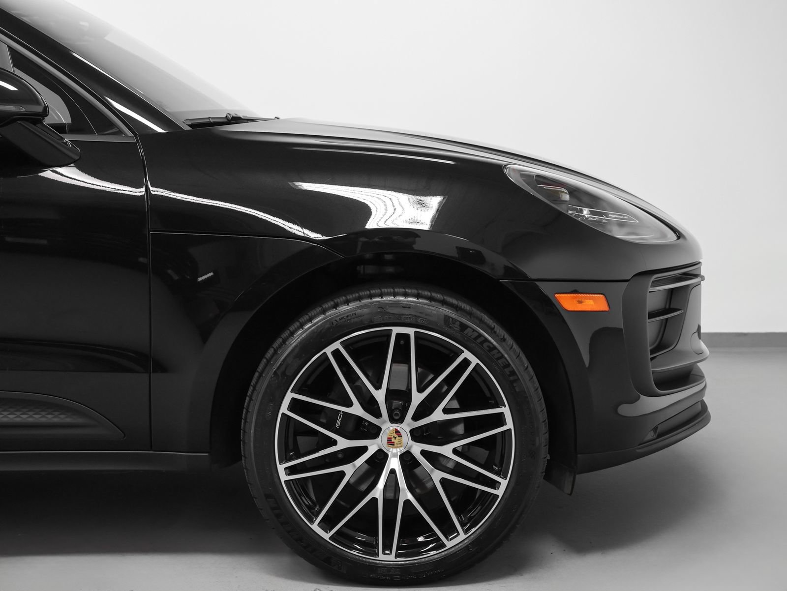 Certified 2024 Porsche Macan AWD/4WD image 15