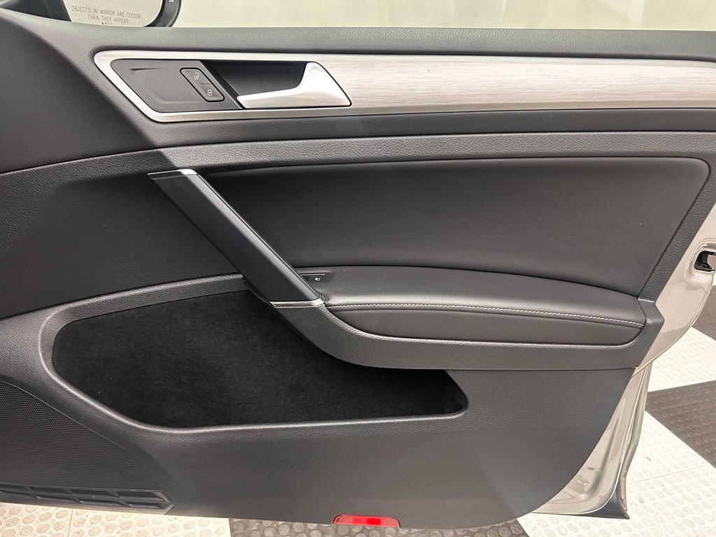 Used 2015 Volkswagen Golf TDI FWD image 16
