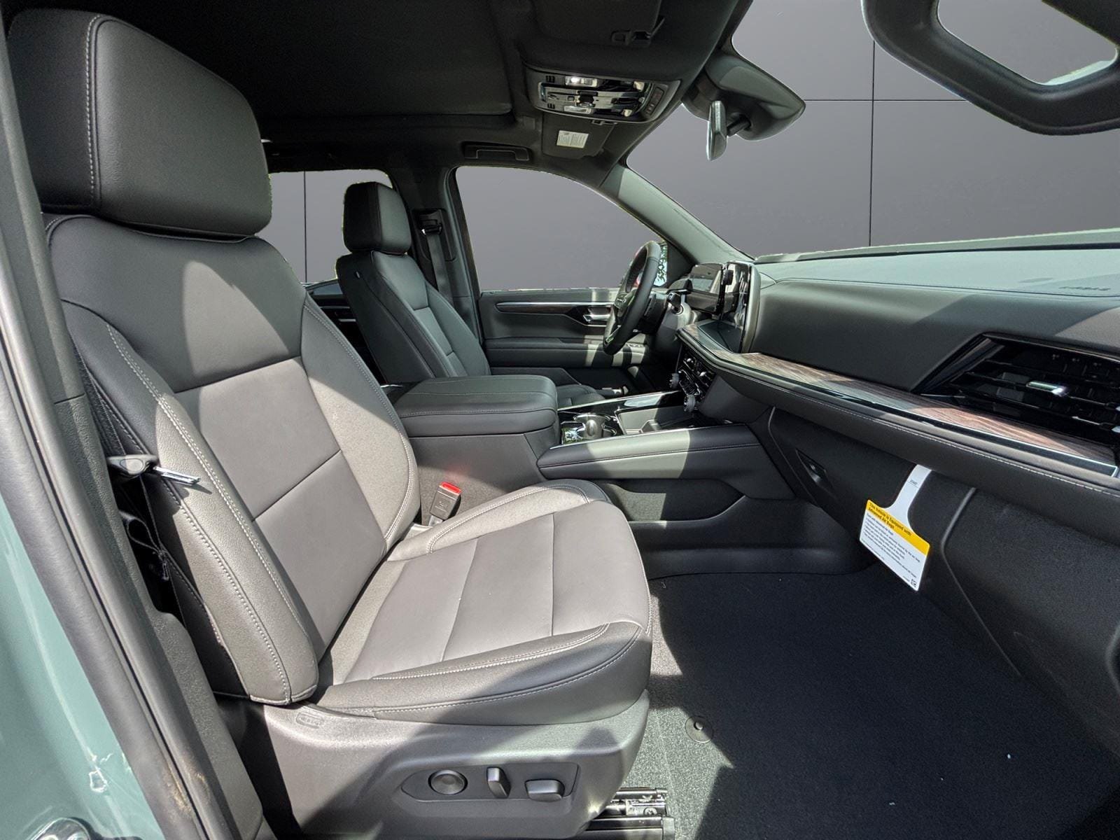 New 2026 Chevrolet Suburban Z71 w/ Comfort Package AWD/4WD image 15