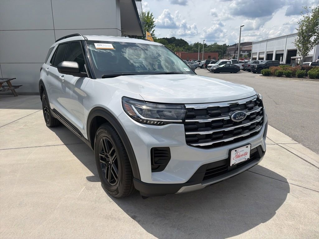 Used 2025 Ford Explorer Active RWD image 1