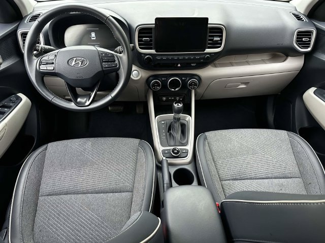 Used 2025 Hyundai Venue Limited FWD image 20